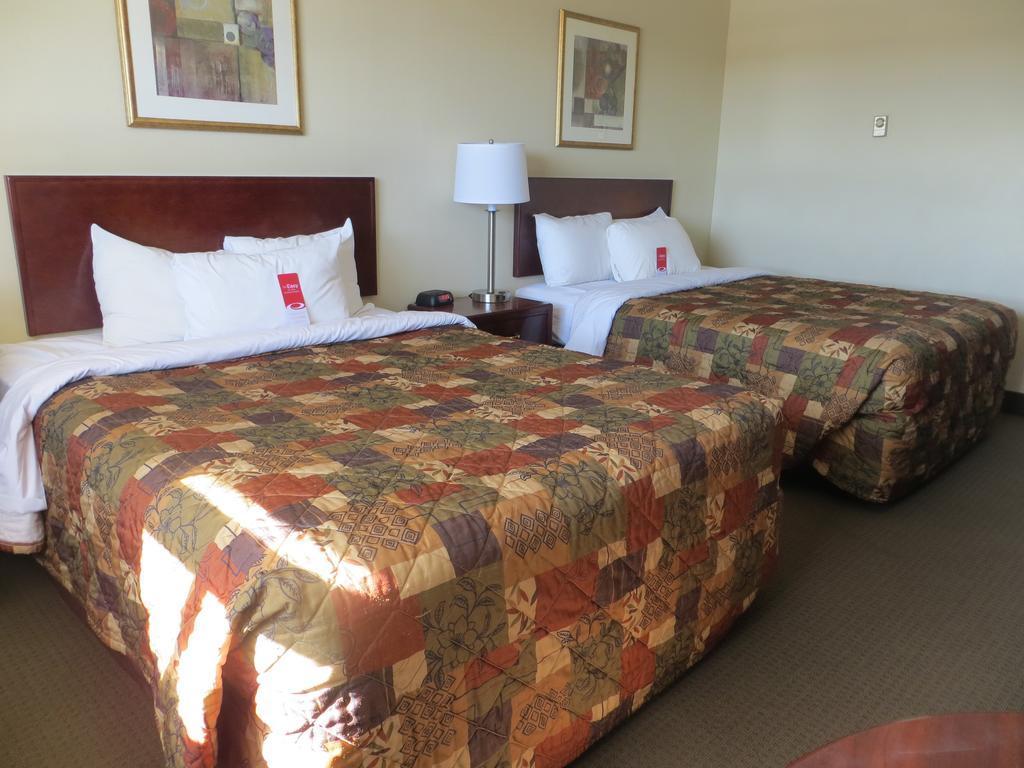 Howard Johnson By Wyndham Thunder Bay Exterior photo