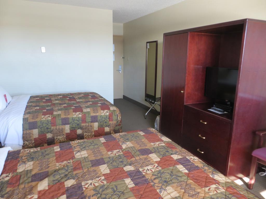 Howard Johnson By Wyndham Thunder Bay Exterior photo