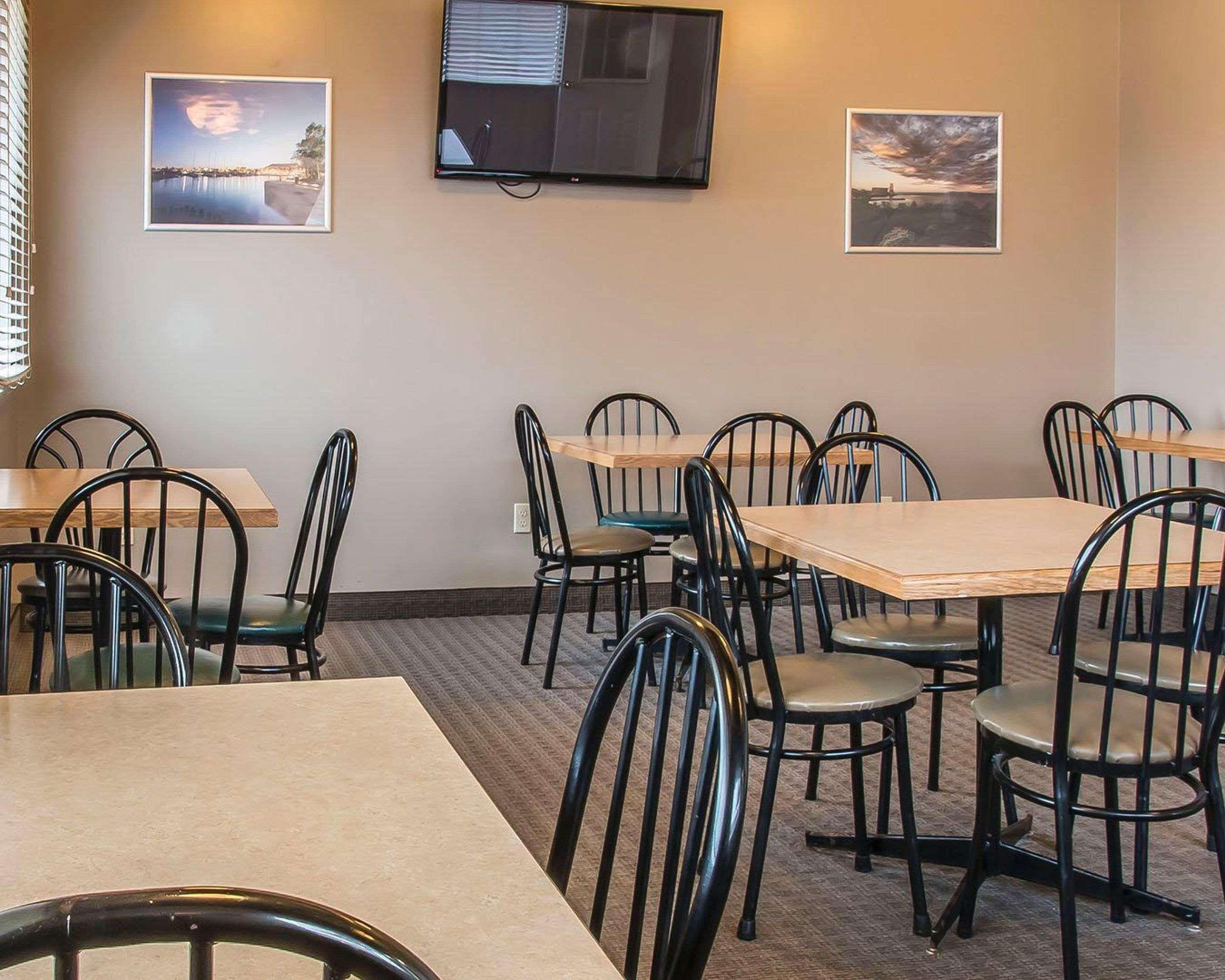 Howard Johnson By Wyndham Thunder Bay Exterior photo
