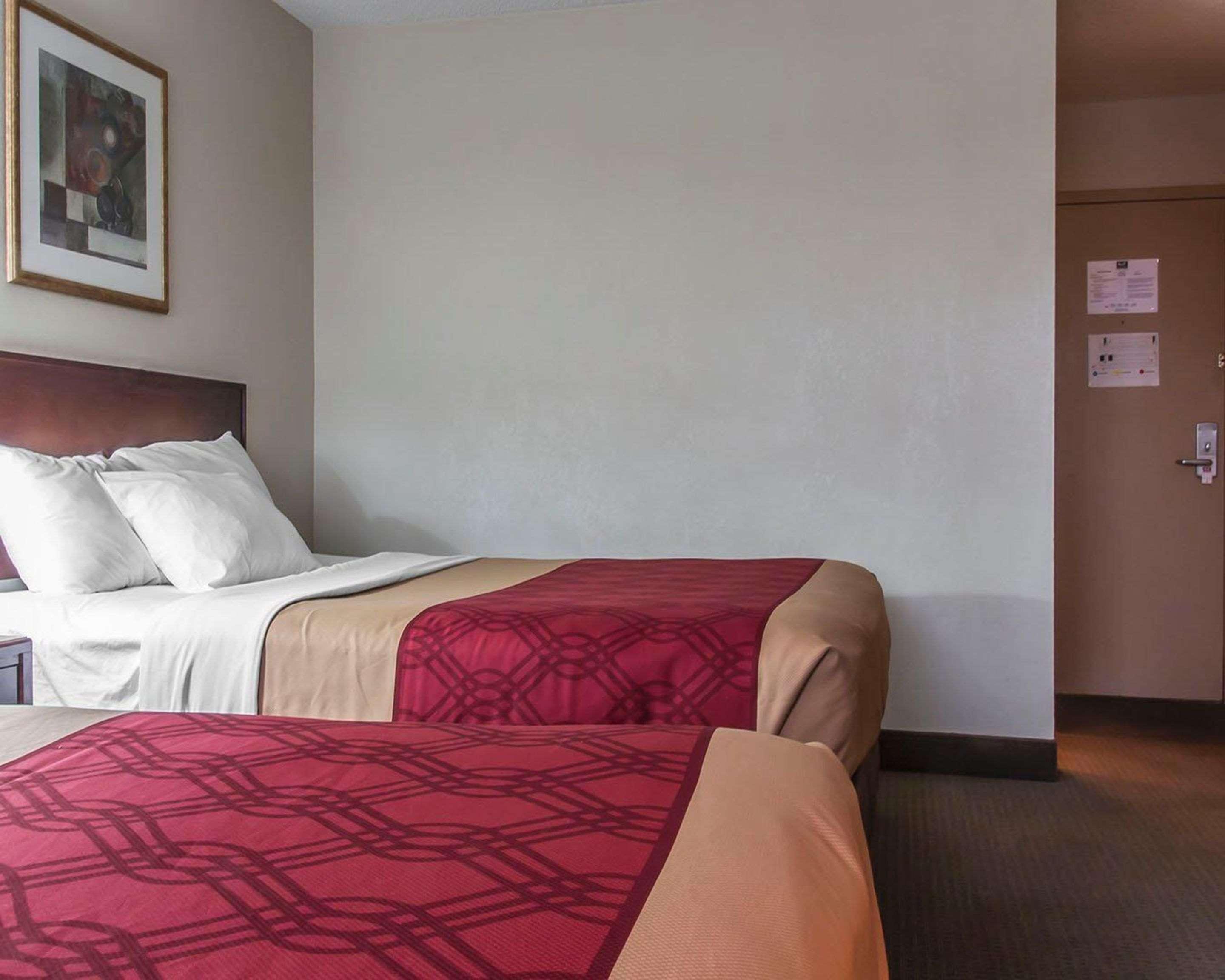 Howard Johnson By Wyndham Thunder Bay Exterior photo