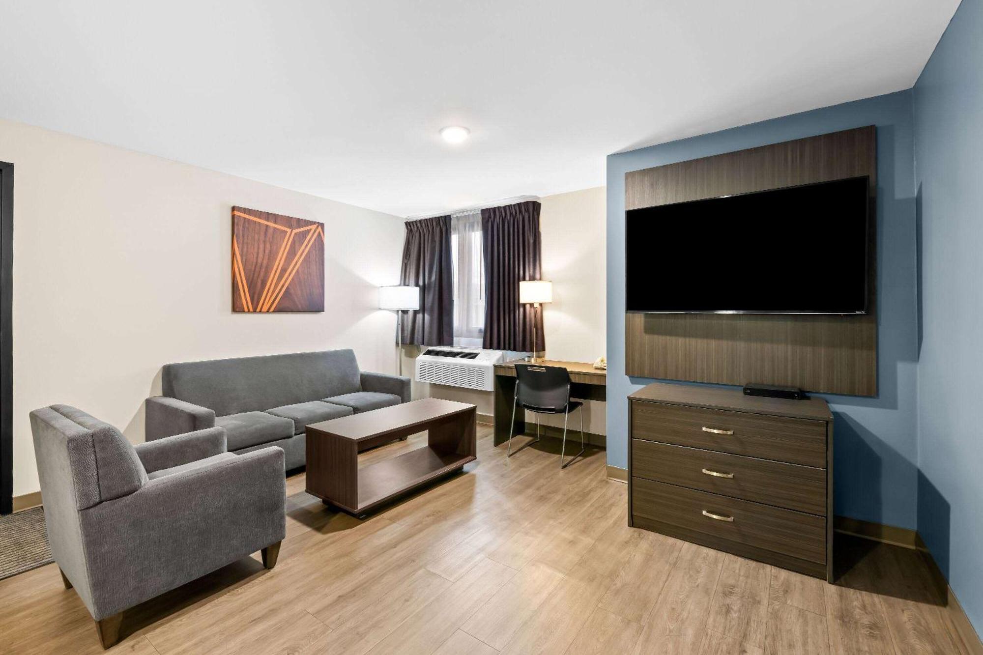 Howard Johnson By Wyndham Thunder Bay Exterior photo