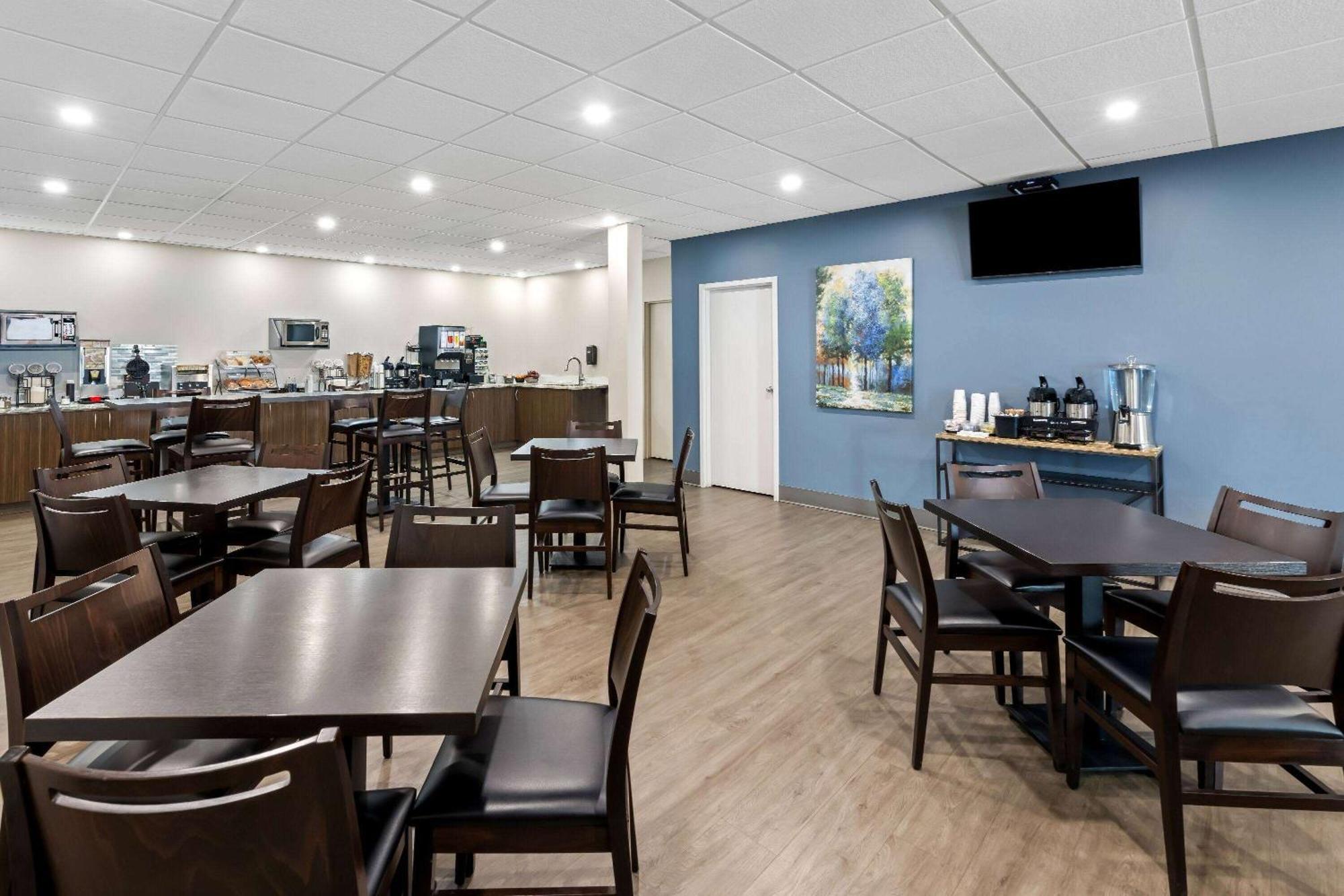Howard Johnson By Wyndham Thunder Bay Exterior photo