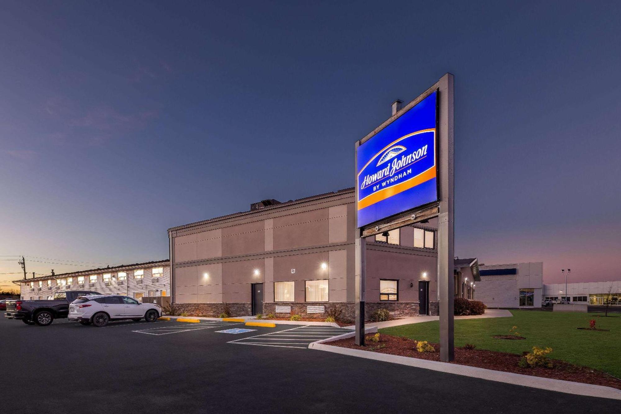 Howard Johnson By Wyndham Thunder Bay Exterior photo