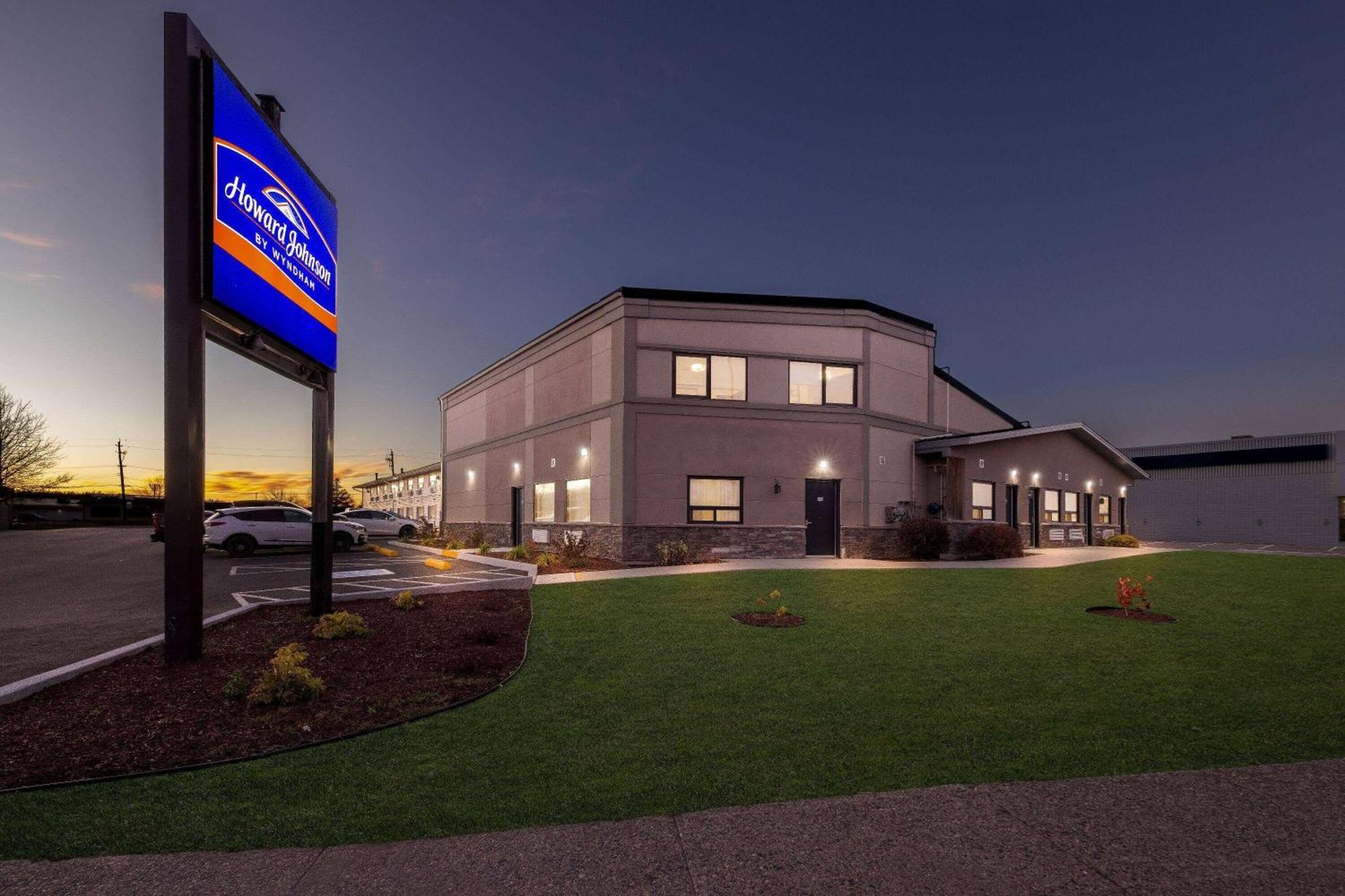 Howard Johnson By Wyndham Thunder Bay Exterior photo