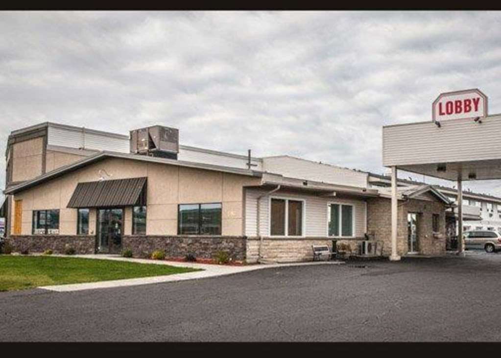 Howard Johnson By Wyndham Thunder Bay Exterior photo